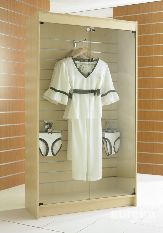  Slatted Floor Mounted Showcase